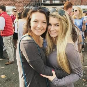 Meet your Posher, Laura